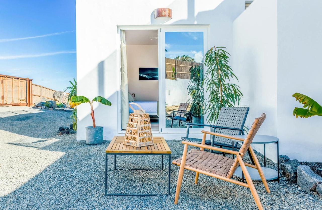 Boutique Beach Villa By Lanzarote Retreats - Private Pool - 1 Min Walk To Sea Pool Чарко-дель-Пало Екстер'єр фото